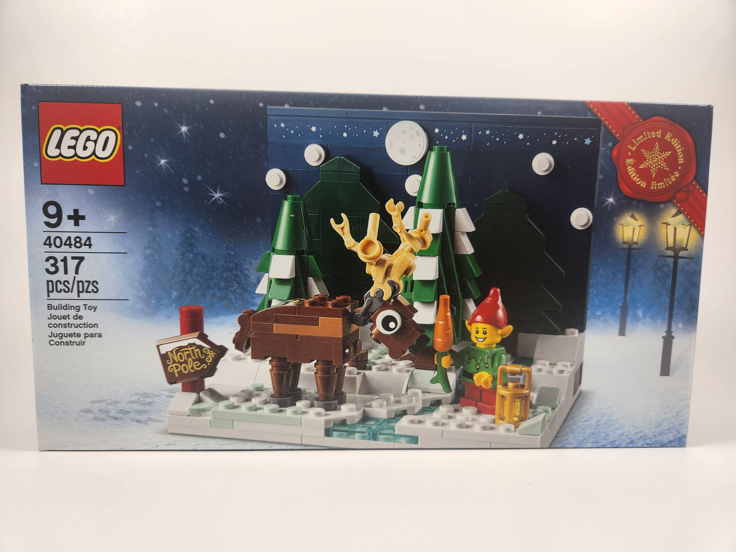 LEGO Christmas Santa's Front Yard (40484)